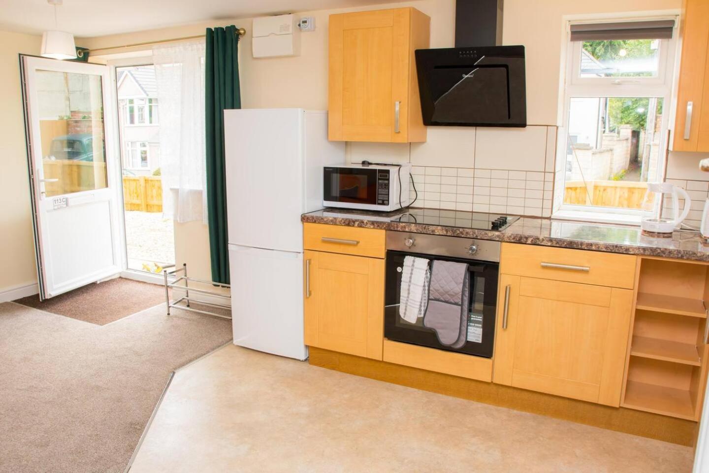 Ferienwohnung Orange Lilly In Stroud With Free Parking Exterior foto