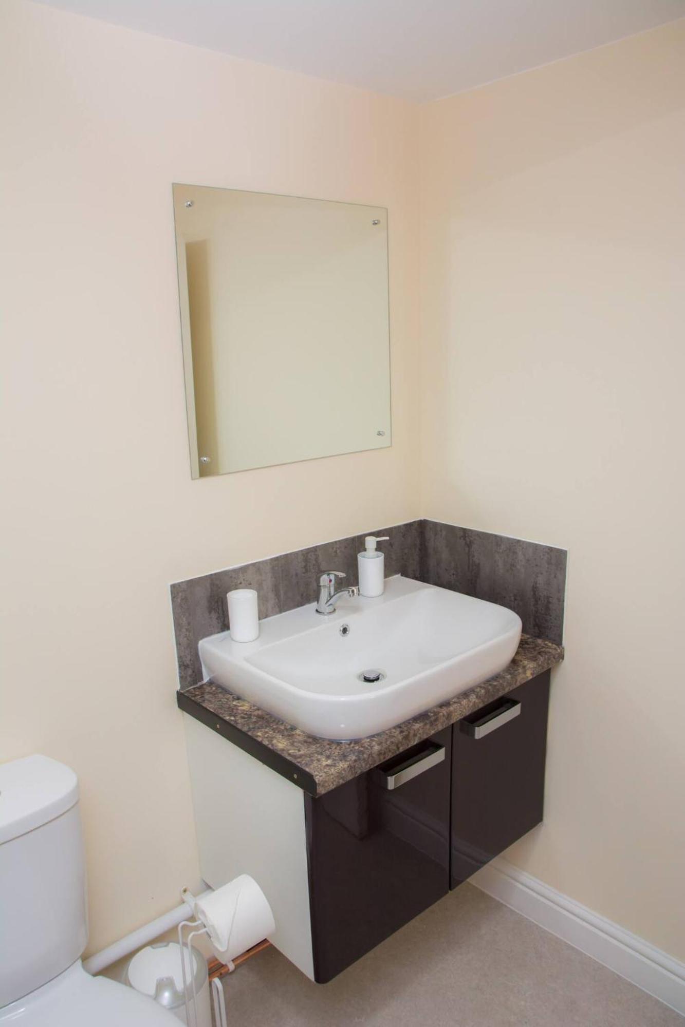 Ferienwohnung Orange Lilly In Stroud With Free Parking Exterior foto