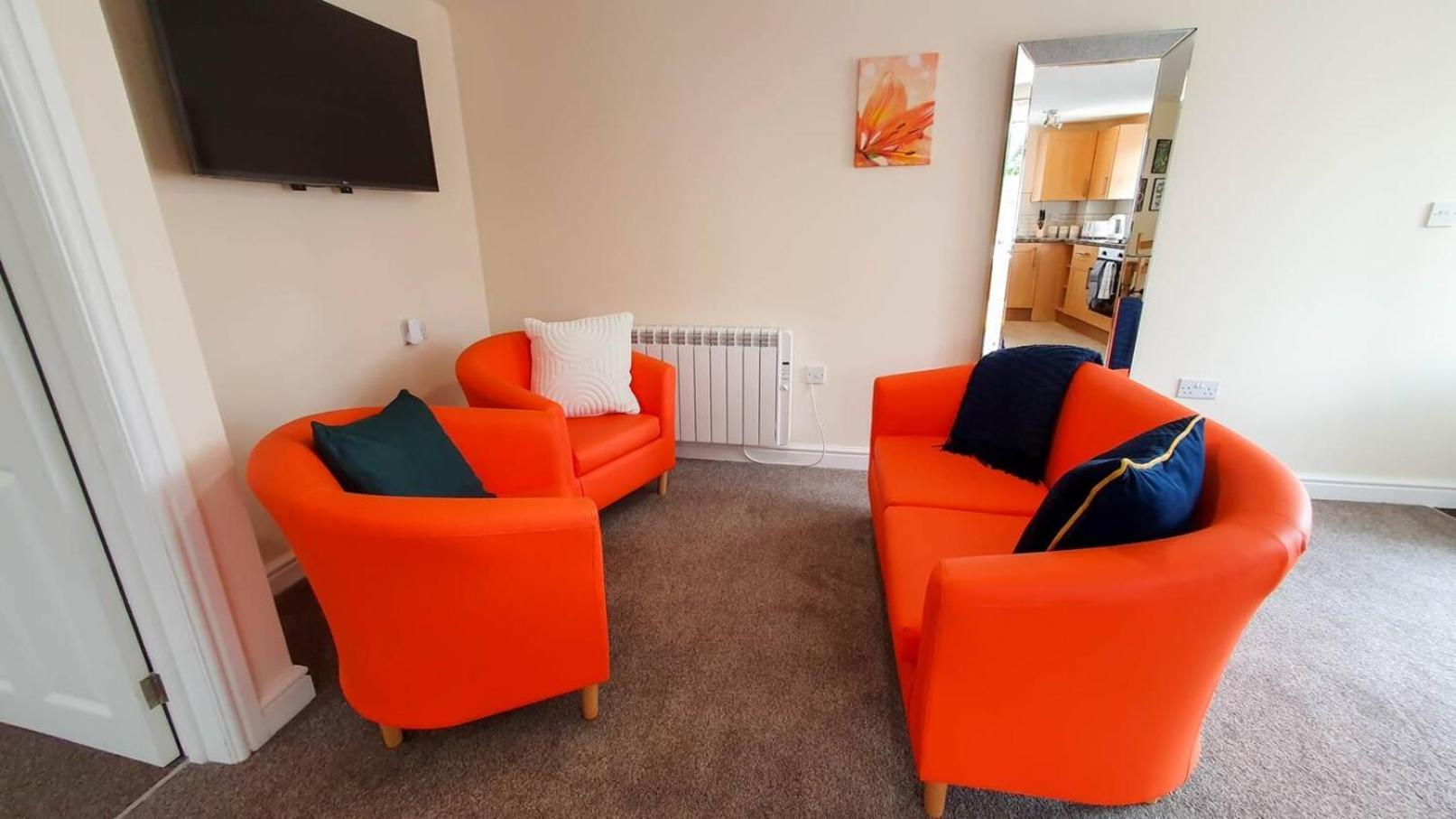 Ferienwohnung Orange Lilly In Stroud With Free Parking Exterior foto